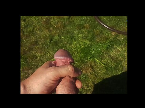 ❤️ Hottie si fa scopare a figa rosa è cums cun un squirt in un giardinu d'estate ❤ Video porno à porn co.mysexpics.ru ️❤